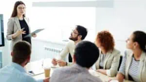 supervisor explains to direct reports