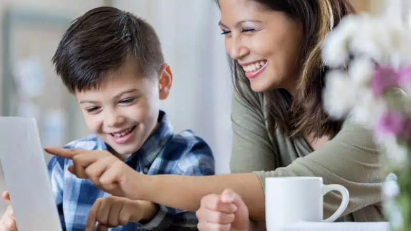 parents fight cyberbullying teach kids how to behave online to avoid cyberbullying
